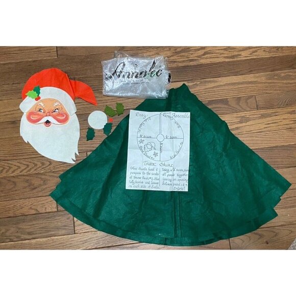 Vintage 1984 Annalee Mobilitee Green Felt Christmas Tree Skirt Santa Holly 48”